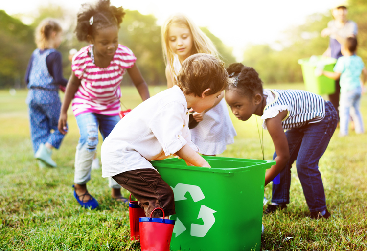 Dạy trẻ làm vệ sinh môi trường
