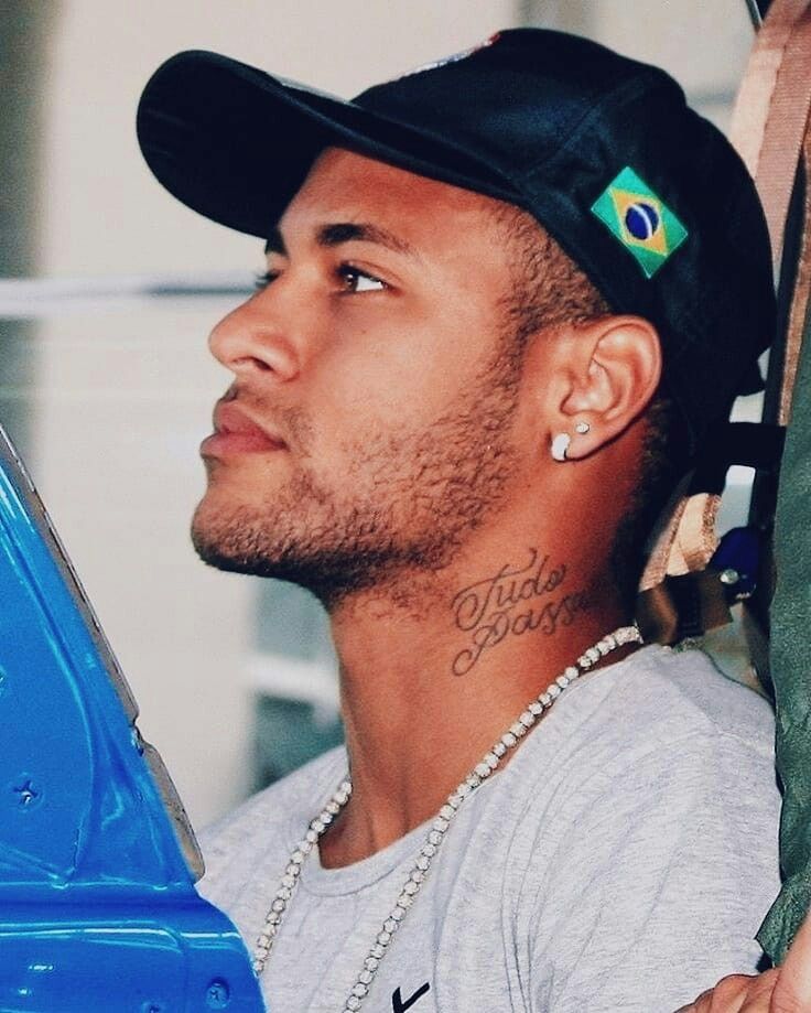 ảnh Neymar cười góc nghiêng